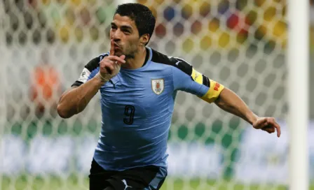 Luis Suárez anota en su regreso a la selección uruguaya