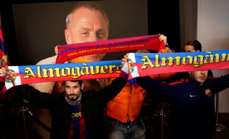 Cruyff recibe multitudinario adiós en Camp Nou