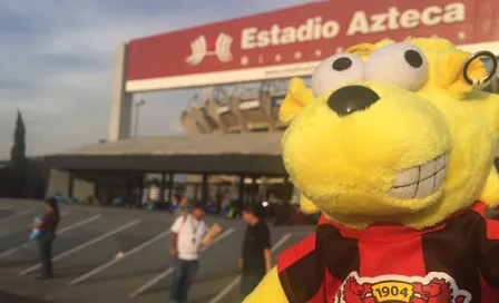 Mascota del Leverkusen visita el Azteca en apoyo a CH14