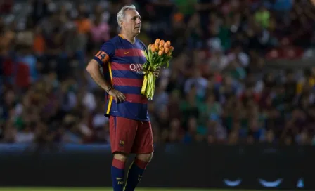 Leyendas del Barcelona homenajean a Cruyff