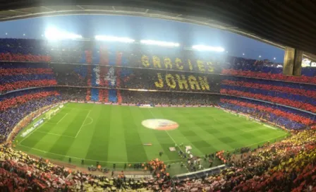 Barcelona rinde tributo a Cruyff con descomunal mosaico