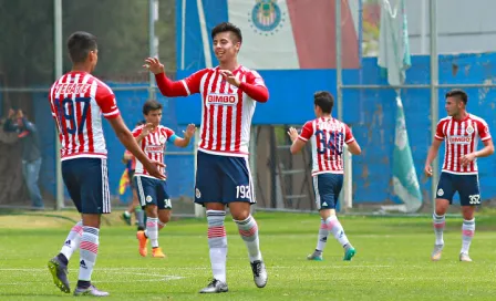 Cantera chiva humilla a la de Pumas