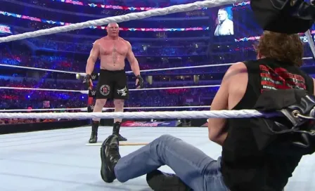 Ambrose se luce, pero pierde contra Lesnar