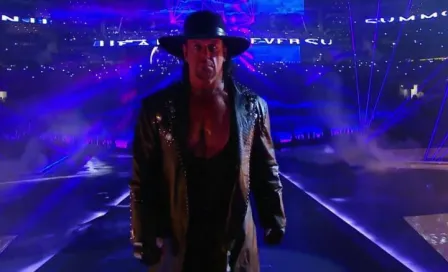 Undertaker domina a Shane en la Hell in a Cell