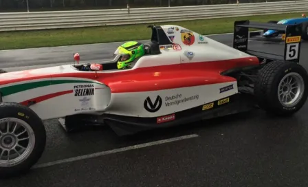 Hijo de Schumacher debuta y arrasa en F4 italiana 