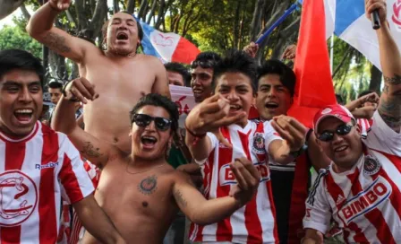 Afición se queda con las ganas de ver a jugadores de Chivas