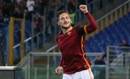 Totti entra de cambio y se luce con doblete en tres minutos