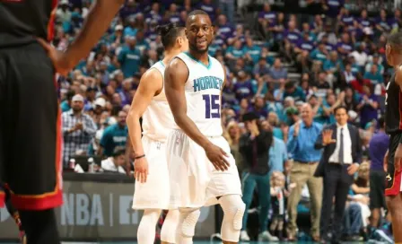 Hornets gana y empata la serie contra Miami