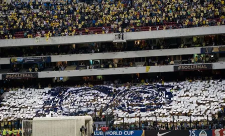 Afición recibe al América con mosaico del Centenario