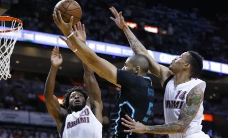 Hornets pone al borde de la eliminación al Heat