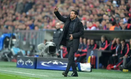 Simeone golpea al cuarto árbitro en juego contra Bayern