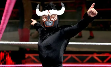 WWE despide a mini luchador mexicano, El Torito