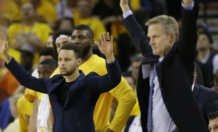 Entrenador de Warriors no descarta a Curry contra Blazers