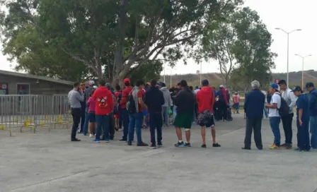 Largas filas en Estadio Chivas para boletos del Clásico Nacional