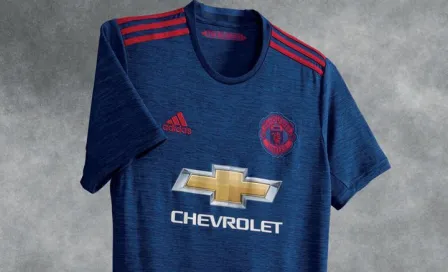 Manchester United presenta uniforme de visita