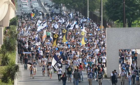 Fans de Rayados trollean a Tigres por subcampeonato