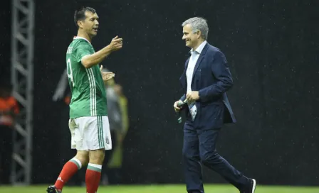 'Chicharito sólo sabe hacer goles': Mourinho