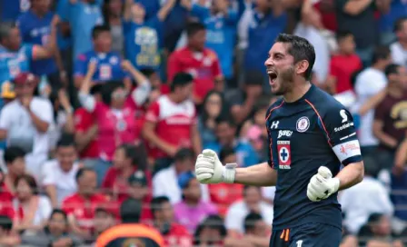 Cruz Azul confirma renovación de Chuy Corona