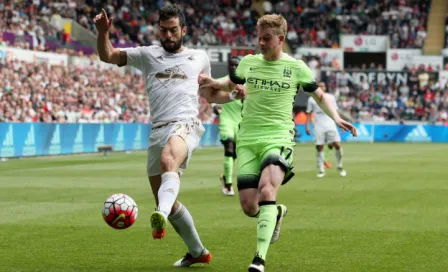 Manchester City, en repechaje de Champions a costa de Swansea 