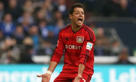 Chicharito, molesto por marcaciones arbitrales en Clásico