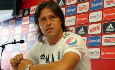 Almeyda no descarta posible salida del Dedos López