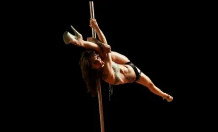 Batista presume título de su esposa como Miss Pole Dance