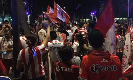 Fans del Necaxa se reúnen en el Ángel para festejar ascenso