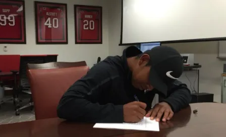 Roberto Aguayo firma contrato con Bucaneros