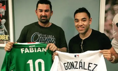 Fabián y A-Gon intercambian playeras en LA