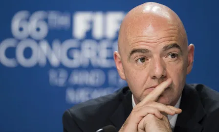 'Infantino, asqueado con robos de Blatter': Maradona 