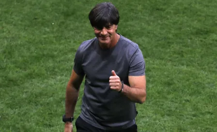 Joachim Löw, captado mientras rascaba 'sus partes'