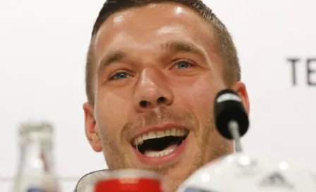 'Todos nos tocamos los hue...': Podolski