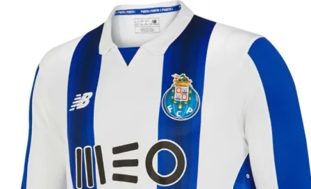 Tecatito presenta playera de local del Porto