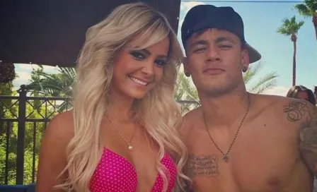 Neymar se la pasa en grande en 'pool party'