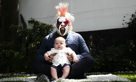 Psycho Clown festeja dinastía luchística con su hijo