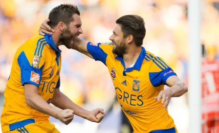 Gignac dedica emotivo mensaje de despedida a Sobis 