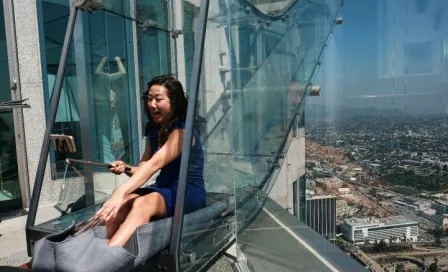 Skyslide, el temible tobogán de vidrio que roba el aliento 