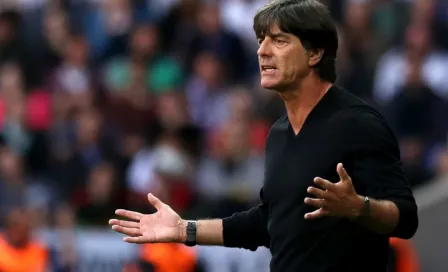 Löw lo vuelve a hacer y ahora se olió la axila