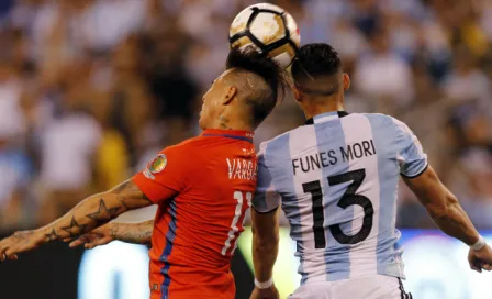 Messi, Biglia y Funes Mori se salvan de la expulsión contra Chile