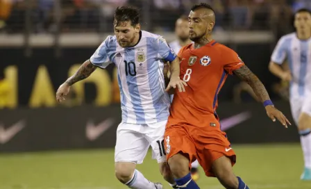 Vidal lamenta retiro de Messi de la selección argentina