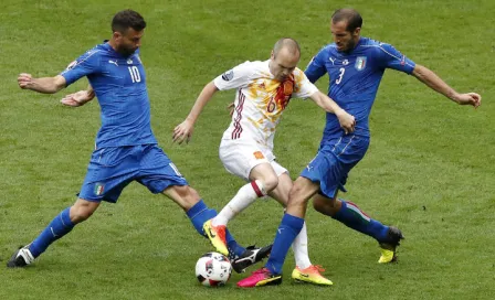 Iniesta lamenta mal primer tiempo contra Italia 