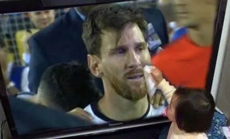 Se vuelve viral imagen falsa de niña consolando a Messi