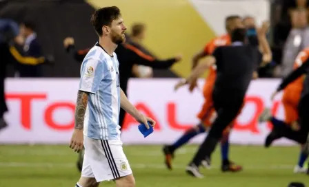 "Messi debe seguir en la selección": Maradona