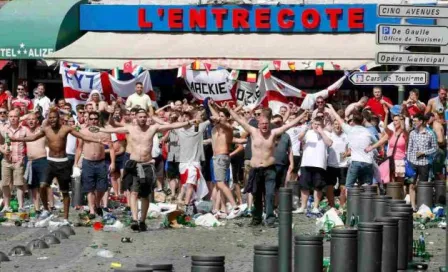 Hooligans ingleses arremeten contra fans de Islandia