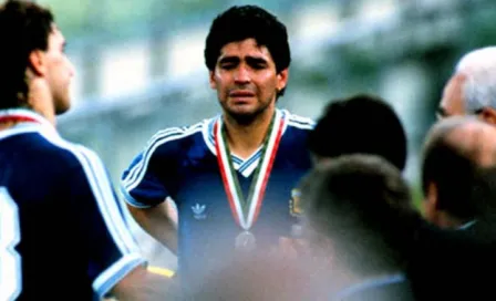 Maradona al igual que Messi, también renunció a Argentina