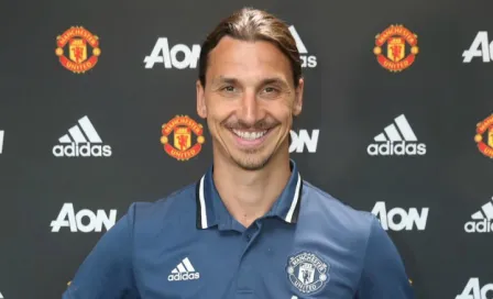 Manchester United hace oficial la llegada de Ibra