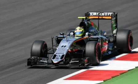 Checo Pérez se lamenta tras fallas en su monoplaza