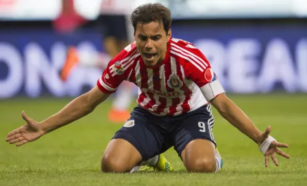 Omar Bravo intimida a jóvenes de Chivas