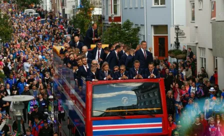 Jugadores islandeses, recibidos como héroes en Reykjavik