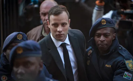 Pistorius, condenado a 6 años de cárcel por asesinato de su novia